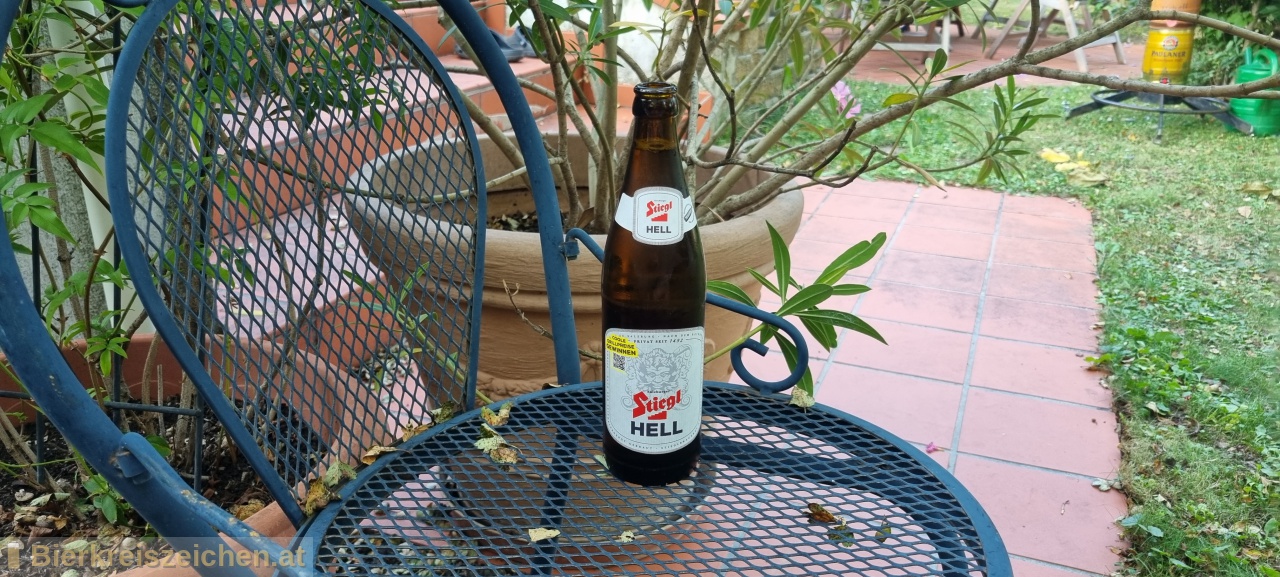 Foto eines Bieres der Marke Stiegl Hell aus der Brauerei Stieglbrauerei