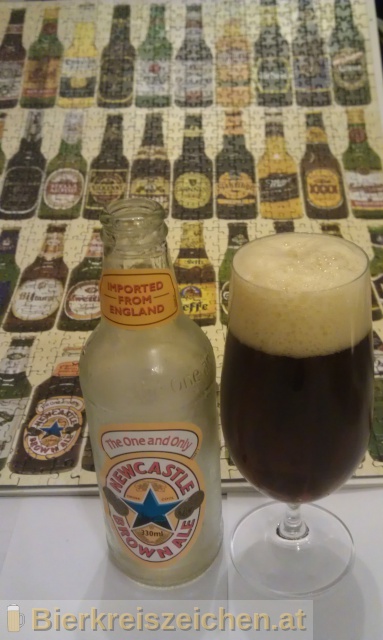 Foto eines Bieres der Marke Newcastle Brown Ale aus der Brauerei The Newcastle Breweries Ltd.