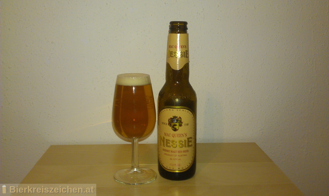 Foto eines Bieres der Marke Mac Queen's Nessie aus der Brauerei Schloss Eggenberg