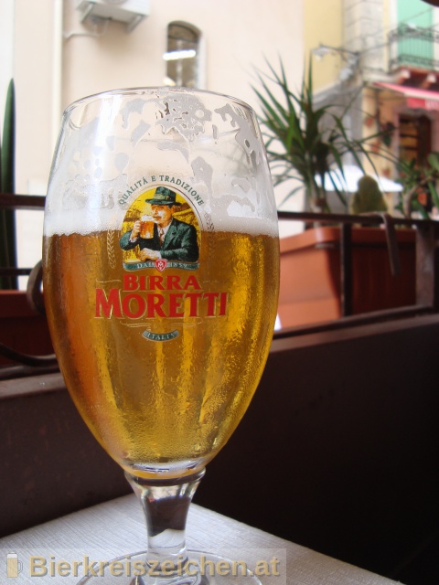 Foto eines Bieres der Marke Baffo d'Oro aus der Brauerei Birra Moretti
