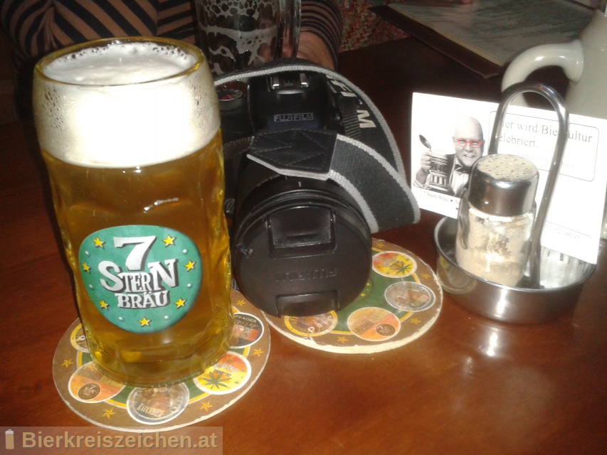 Foto eines Bieres der Marke 7Stern Wiener Helles aus der Brauerei Siebenstern Bru