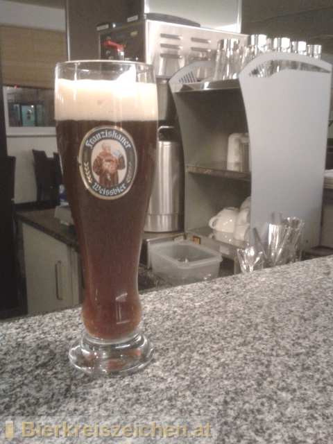 Foto eines Bieres der Marke Franziskaner Hefe-Weissbier Dunkel aus der Brauerei Spaten-Franziskaner-Bru