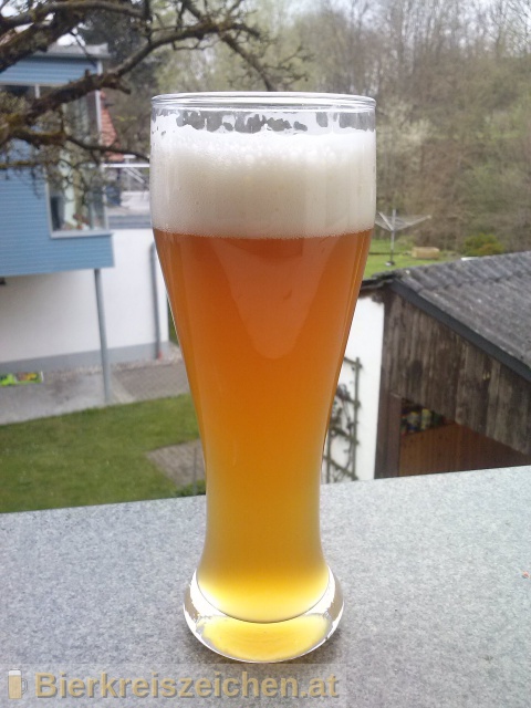 Foto eines Bieres der Marke Kapuziner Weißbier aus der Brauerei Kulmbacher Brauerei