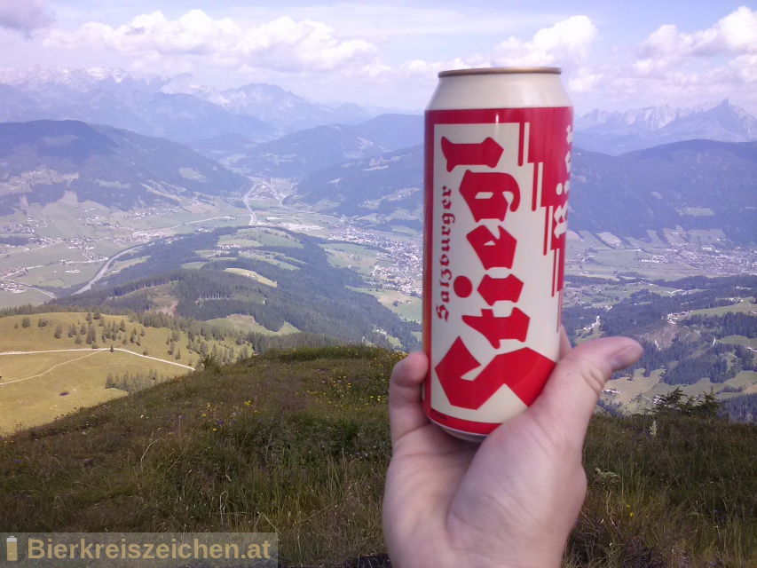 Foto eines Bieres der Marke Stiegl Goldbru aus der Brauerei Stieglbrauerei