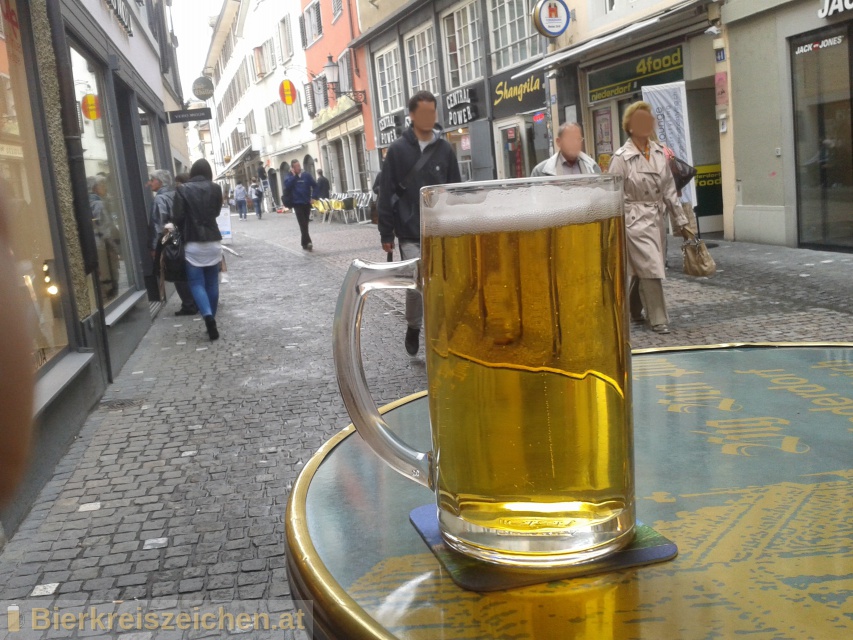 Foto eines Bieres der Marke Feldschlsschen Original aus der Brauerei Brauerei Feldschlchen AG