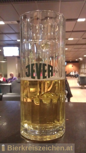 Foto eines Bieres der Marke Jever Pilsener aus der Brauerei Jever