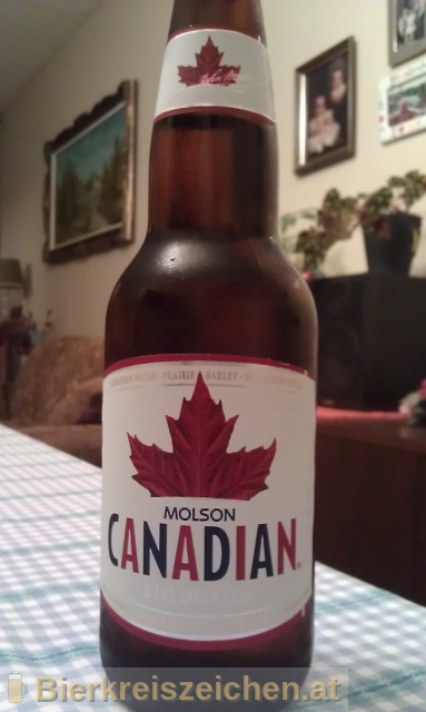 Foto eines Bieres der Marke Molson Canadian Lager aus der Brauerei Molson-Coors Canada Inc.
