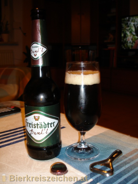 Foto eines Bieres der Marke Freistdter Dunk`l aus der Brauerei Braucommune in Freistadt
