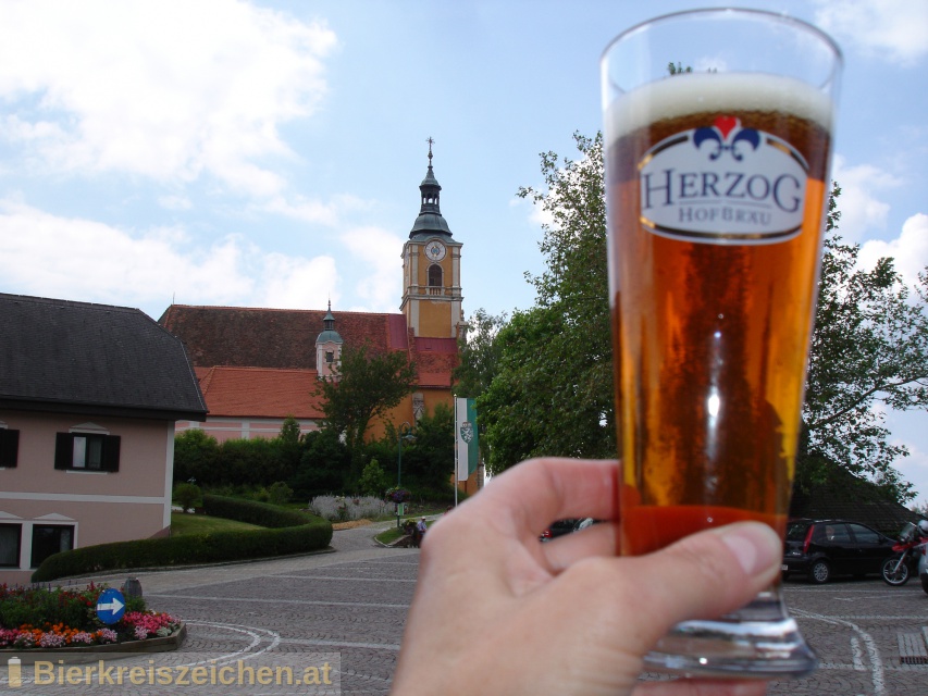 Foto eines Bieres der Marke Herzog Hausbier aus der Brauerei Herzog Hofbru
