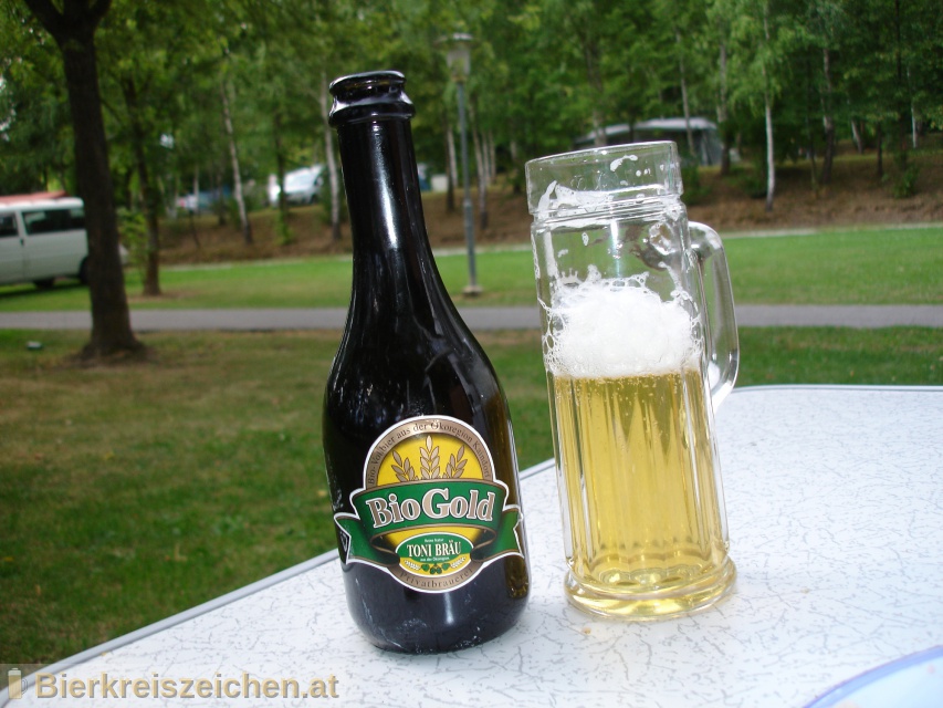 Foto eines Bieres der Marke Toni Bru Bio Gold aus der Brauerei Privatrauerei Erika Hofer