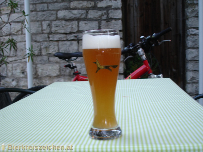 Foto eines Bieres der Marke Hefe Weizen hell aus der Brauerei Brauerei Friedrich Gutmann
