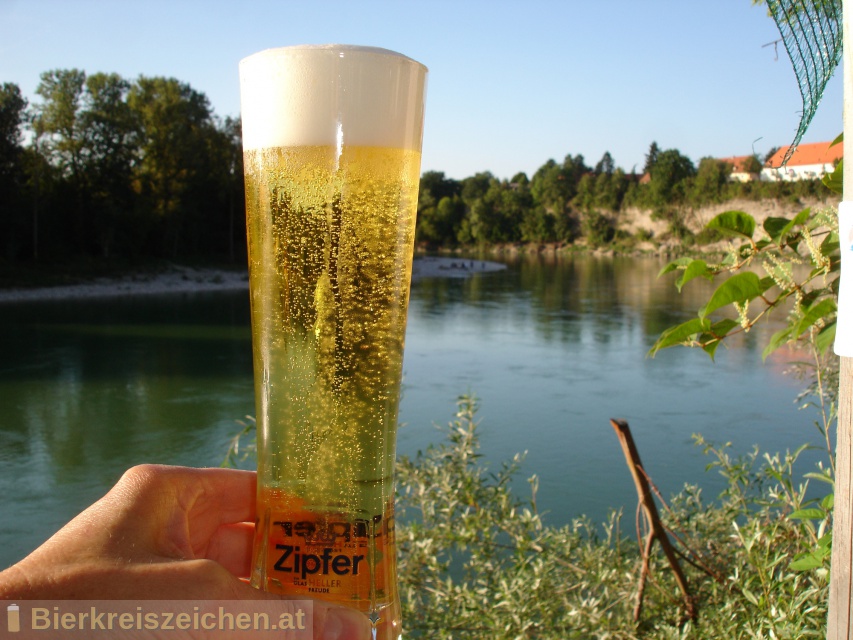 Foto eines Bieres der Marke Zipfer Märzen aus der Brauerei Brauerei Zipf