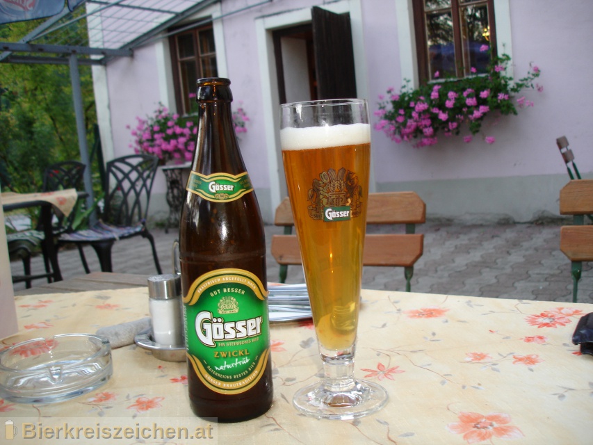 Foto eines Bieres der Marke Gösser Zwickl aus der Brauerei Brauerei Göss