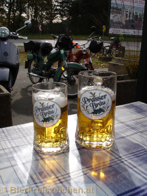 Foto eines Bieres der Marke Helles aus der Brauerei Prasser Bru