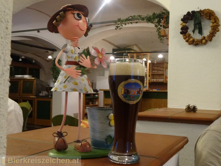 Foto eines Bieres der Marke Jacob Weissbier Dunkel aus der Brauerei Familienbrauerei Jacob