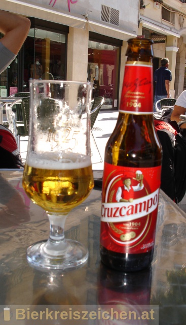 Foto eines Bieres der Marke Cruzcampo aus der Brauerei Cruzcampo