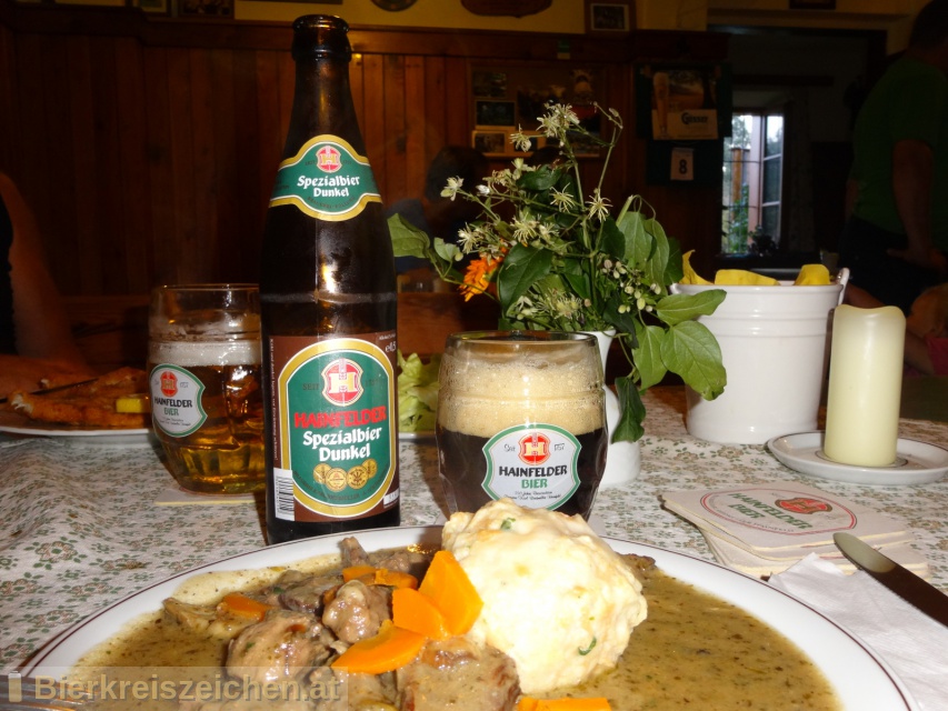 Foto eines Bieres der Marke Hainfelder Spezial Dunkel aus der Brauerei Brauerei Hainfeld