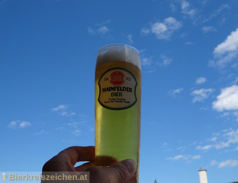 Foto eines Bieres der Marke Hainfelder Lagerbier hell aus der Brauerei Brauerei Hainfeld