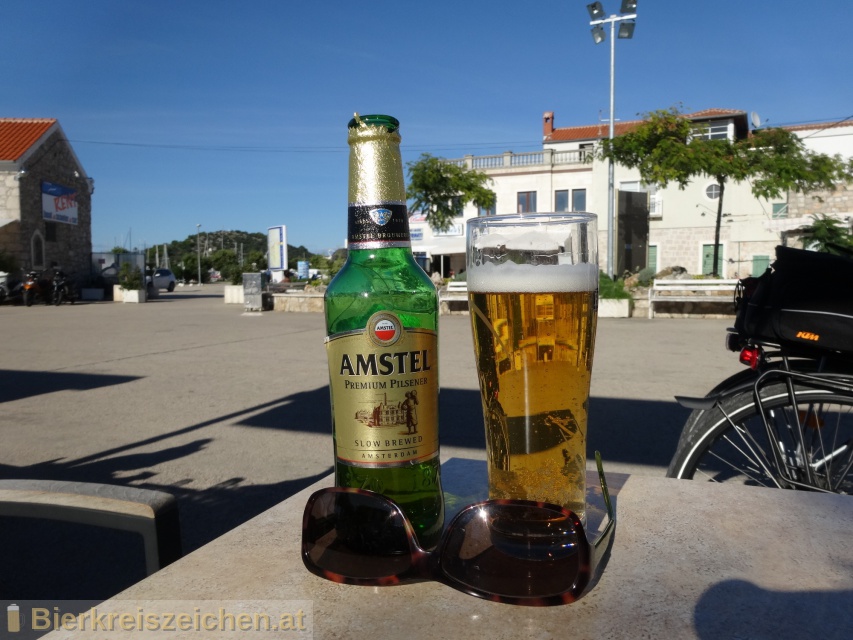 Foto eines Bieres der Marke Amstel aus der Brauerei Heineken