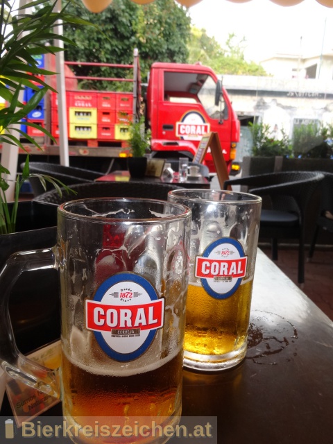 Foto eines Bieres der Marke Coral Branca aus der Brauerei Cerveja Coral