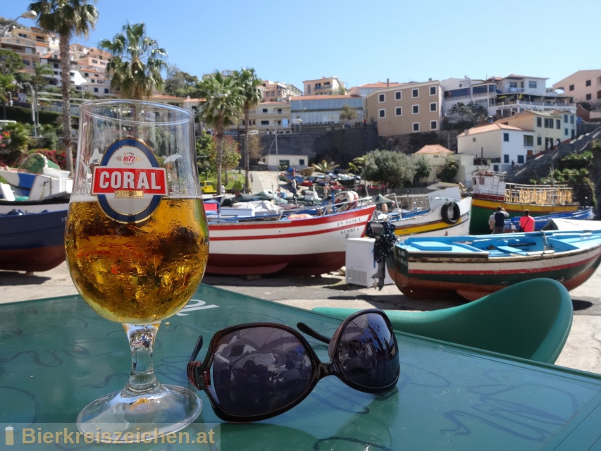 Foto eines Bieres der Marke Coral Branca aus der Brauerei Cerveja Coral