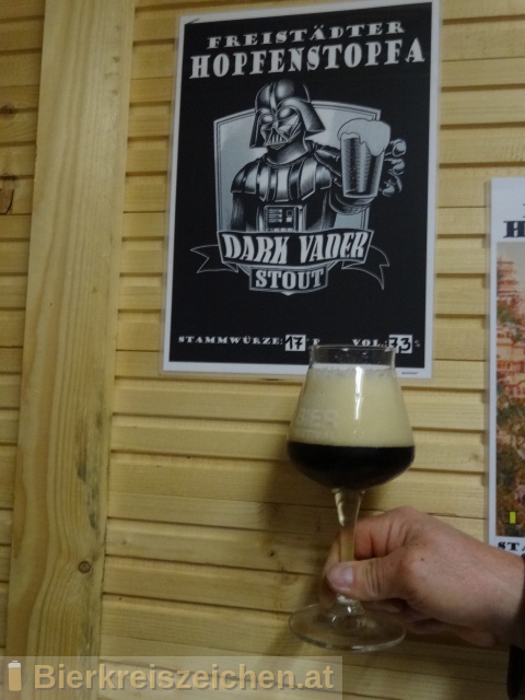 Foto eines Bieres der Marke Dark Vader Stout aus der Brauerei Hobbybrauerei Freistdter Hopfenstopfa