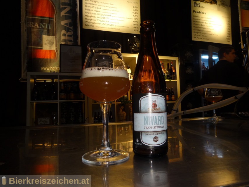 Foto eines Bieres der Marke Nivard aus der Brauerei Trappistenabtei Stift Engelszell