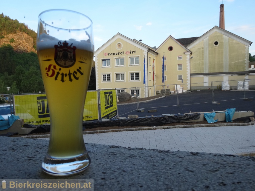 Foto eines Bieres der Marke Hirter Weizen aus der Brauerei Brauerei Hirt