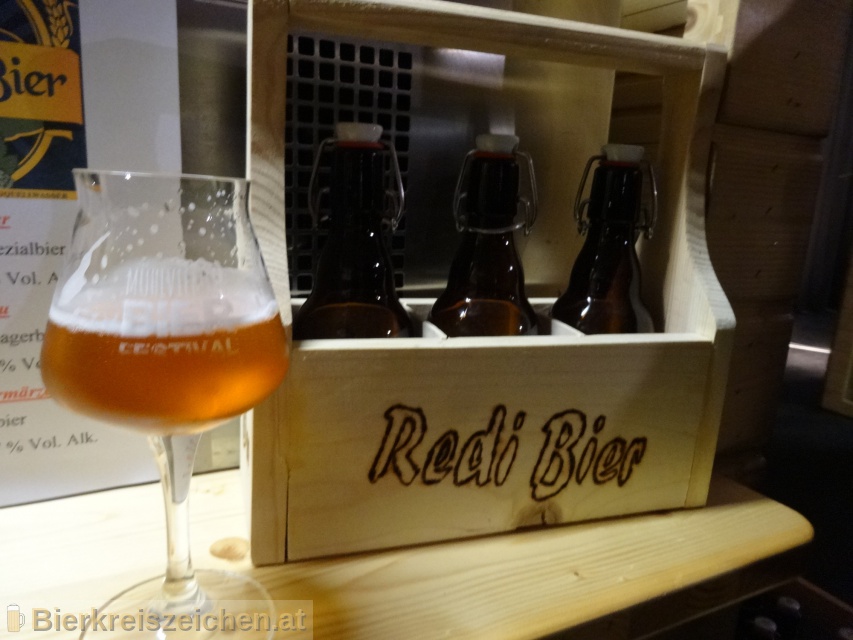 Foto eines Bieres der Marke Redi Bier Hofbru aus der Brauerei Hausbrauerei Reindl