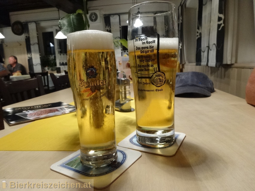 Foto eines Bieres der Marke Spalter helles Vollbier aus der Brauerei Stadtbrauerei Spalt
