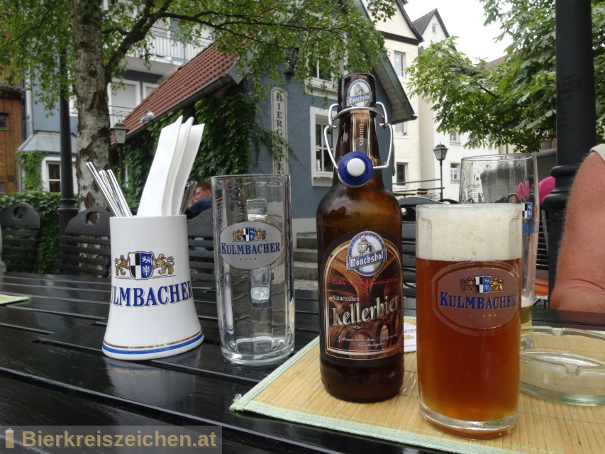 Foto eines Bieres der Marke Mönchshof Natrutrübes Kellerbier aus der Brauerei Kulmbacher Brauerei