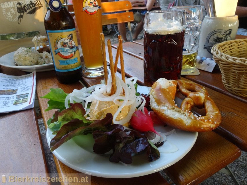 Foto eines Bieres der Marke Innstadt dunkles aus der Brauerei Innstadt Bierspezialitten - Brauerei Hacklberg