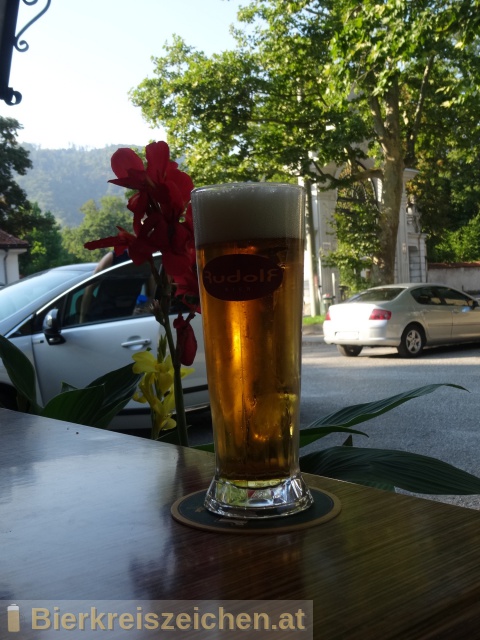 Foto eines Bieres der Marke Rudol Hausbier aus der Brauerei Erlebnisbrauerei Rudolf