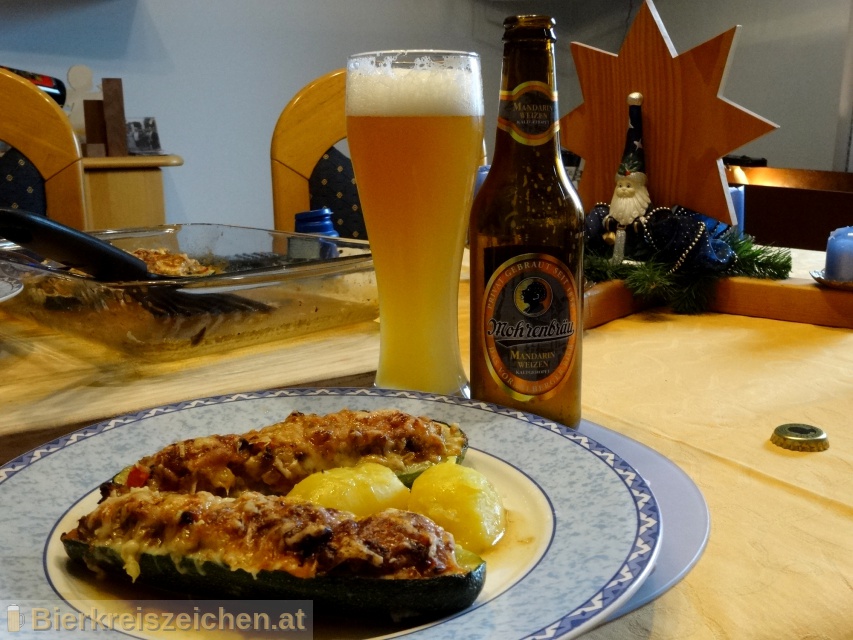 Foto eines Bieres der Marke Mohren Mandarin Weizen aus der Brauerei Mohrenbrauerei