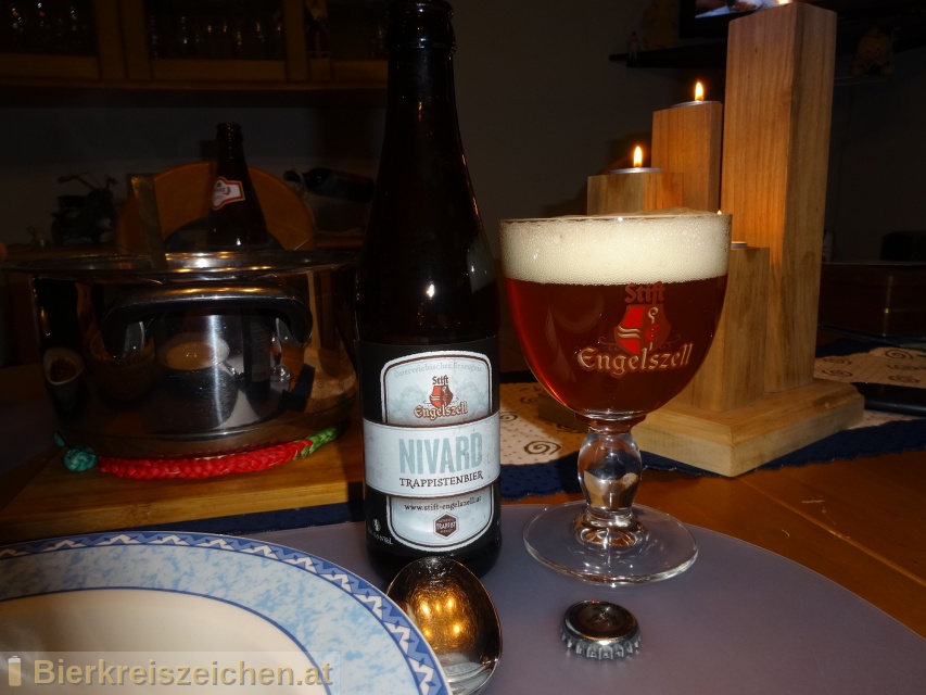 Foto eines Bieres der Marke Nivard aus der Brauerei Trappistenabtei Stift Engelszell