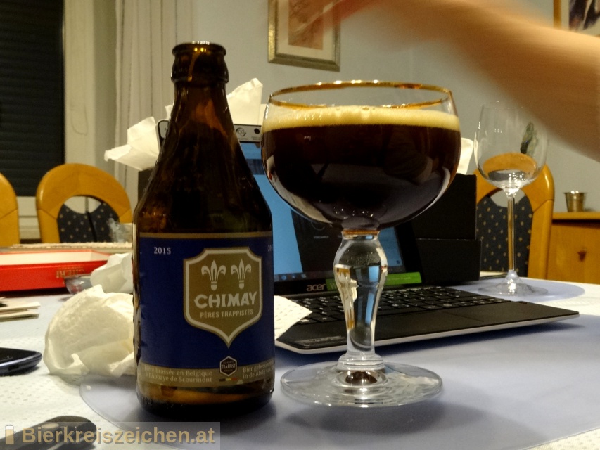 Foto eines Bieres der Marke Chimay Bleue aus der Brauerei Bières de Chimay