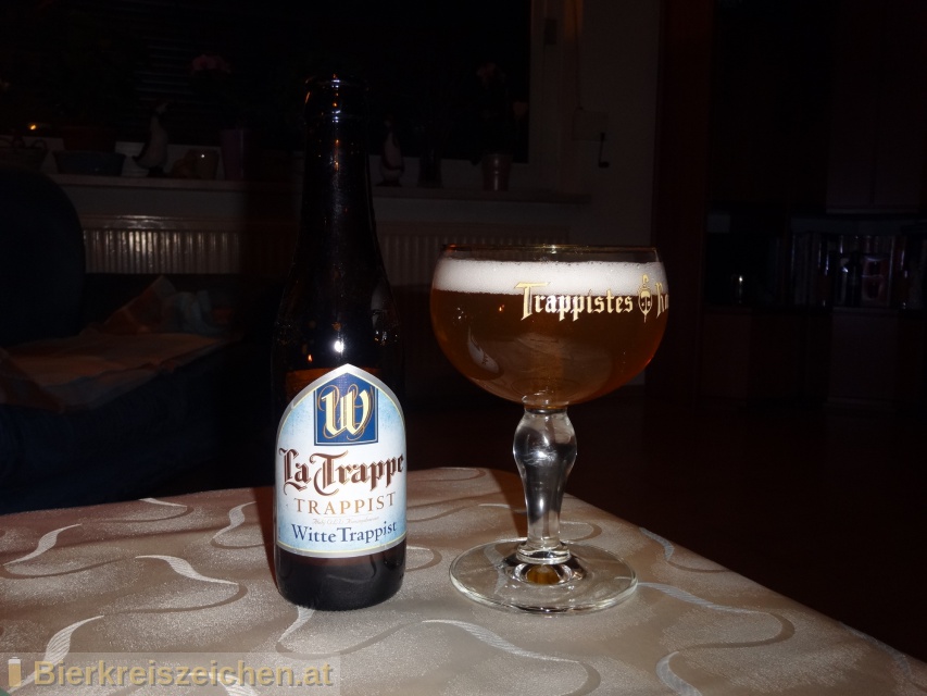 Foto eines Bieres der Marke La Trappe - Witte Trappist aus der Brauerei Bierbrouwerij De Koningshoeven