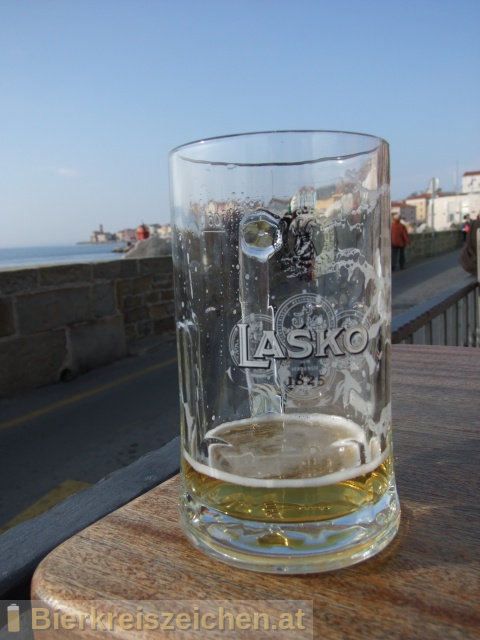 Foto eines Bieres der Marke Lako Zlatorog aus der Brauerei Pivovarna Lako