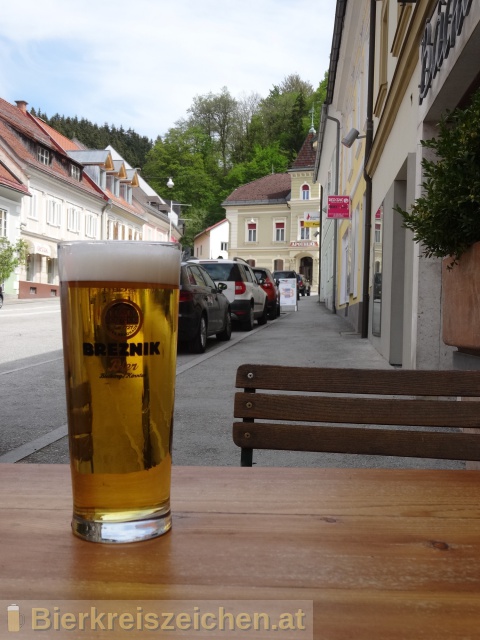 Foto eines Bieres der Marke Breznik Helles aus der Brauerei 