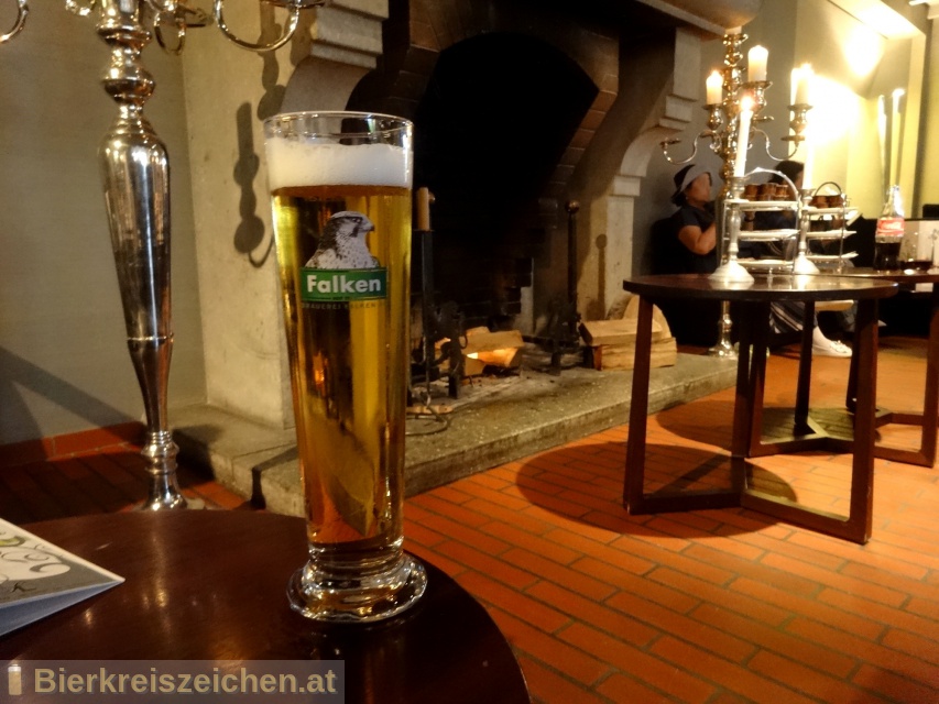 Foto eines Bieres der Marke Edelfalke aus der Brauerei Brauerei Falken AG