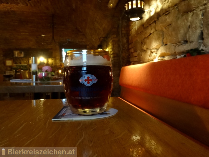 Foto eines Bieres der Marke Weltenburger - Barock Dunkel aus der Brauerei Brauerei Bischofshof e.K.