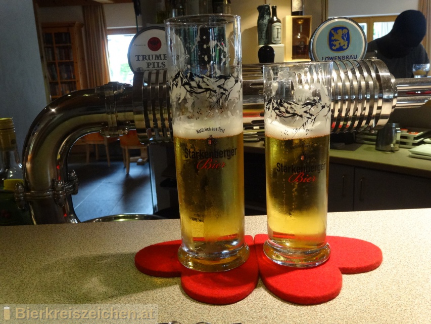 Foto eines Bieres der Marke Starkenberger Gold Lager aus der Brauerei Brauerei Schloss Starkenberg