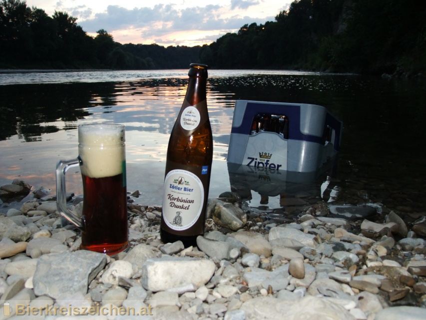 Foto eines Bieres der Marke Korbinian Dunkel aus der Brauerei Ztler
