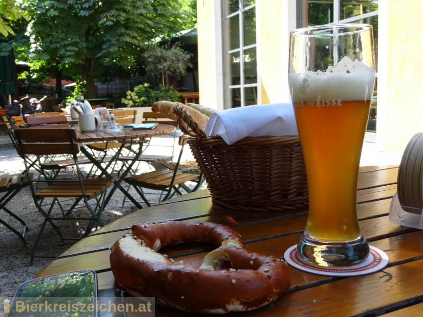 Foto eines Bieres der Marke Die Weisse hell aus der Brauerei Die Weisse
