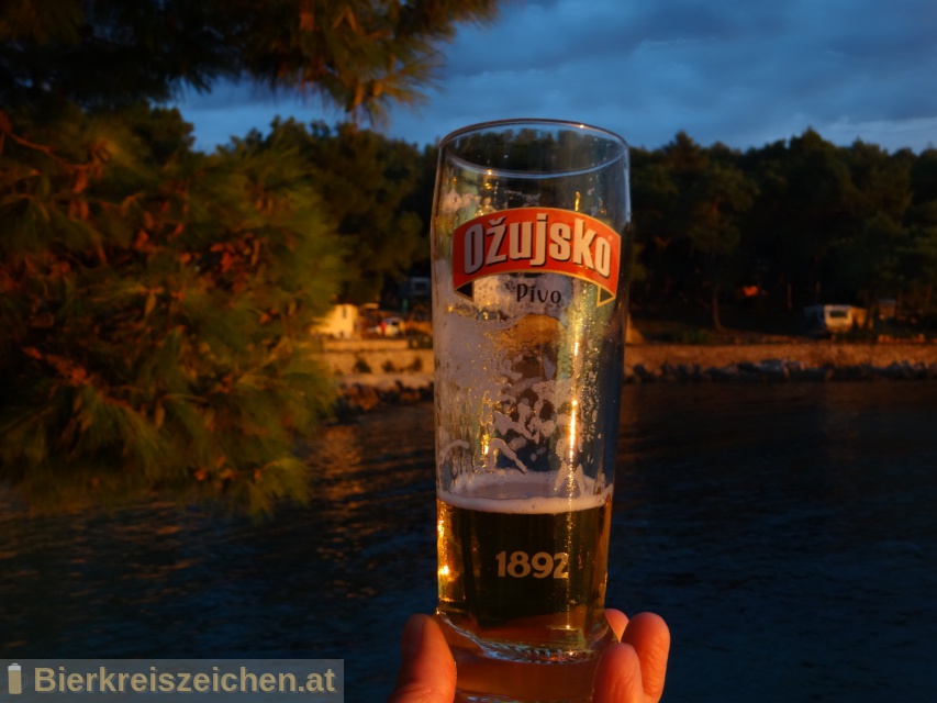 Foto eines Bieres der Marke Oujsko Pivo aus der Brauerei Zagrebačka pivovara