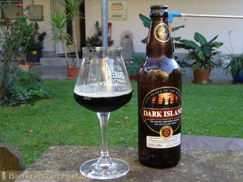 Foto eines Bieres der Marke Dark Island aus der Brauerei The Orkney Brewery