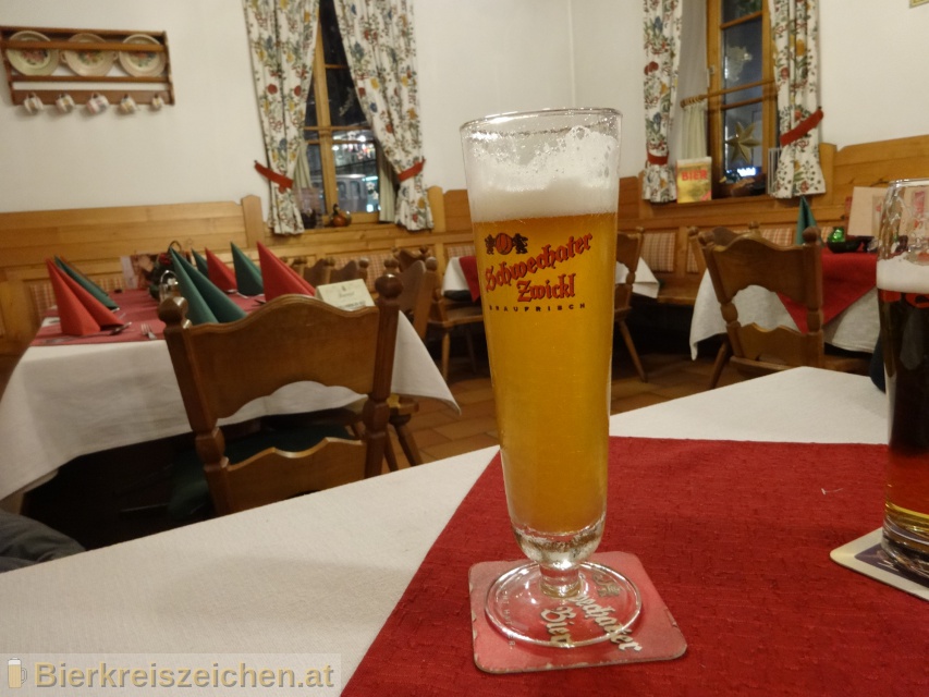 Foto eines Bieres der Marke Schwechater Zwickl Bock aus der Brauerei Schwechater Brauerei