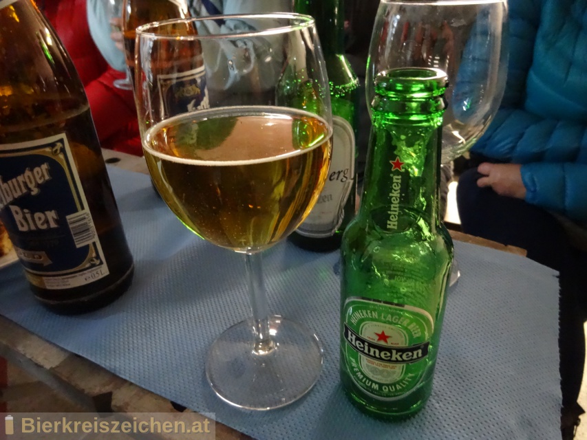 Foto eines Bieres der Marke Heineken Premium Lager aus der Brauerei Heineken