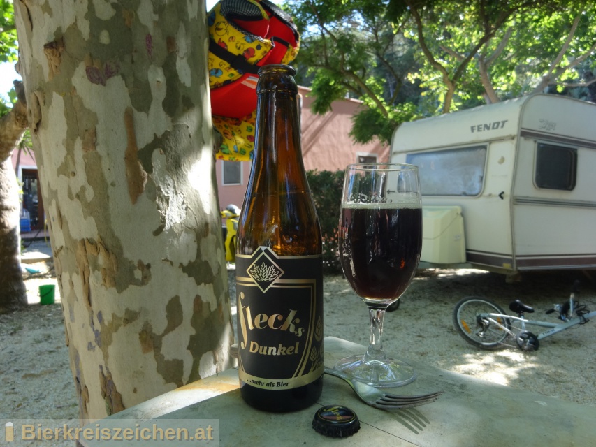 Foto eines Bieres der Marke Flecks Dunkel aus der Brauerei Flecks