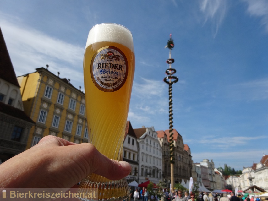 Foto eines Bieres der Marke Rieder Helle Weisse aus der Brauerei Brauerei Ried